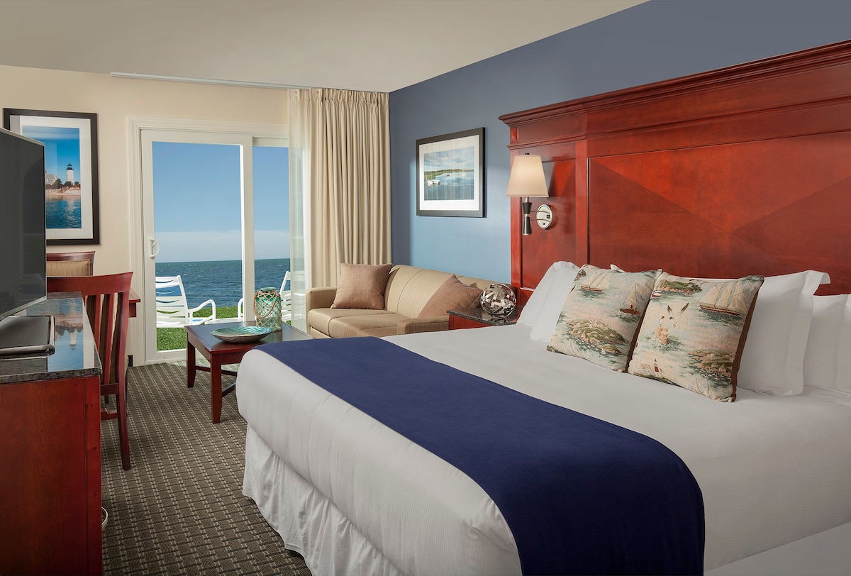 Ocean Mist Beach Hotel King Ocean Front ，带沙发床