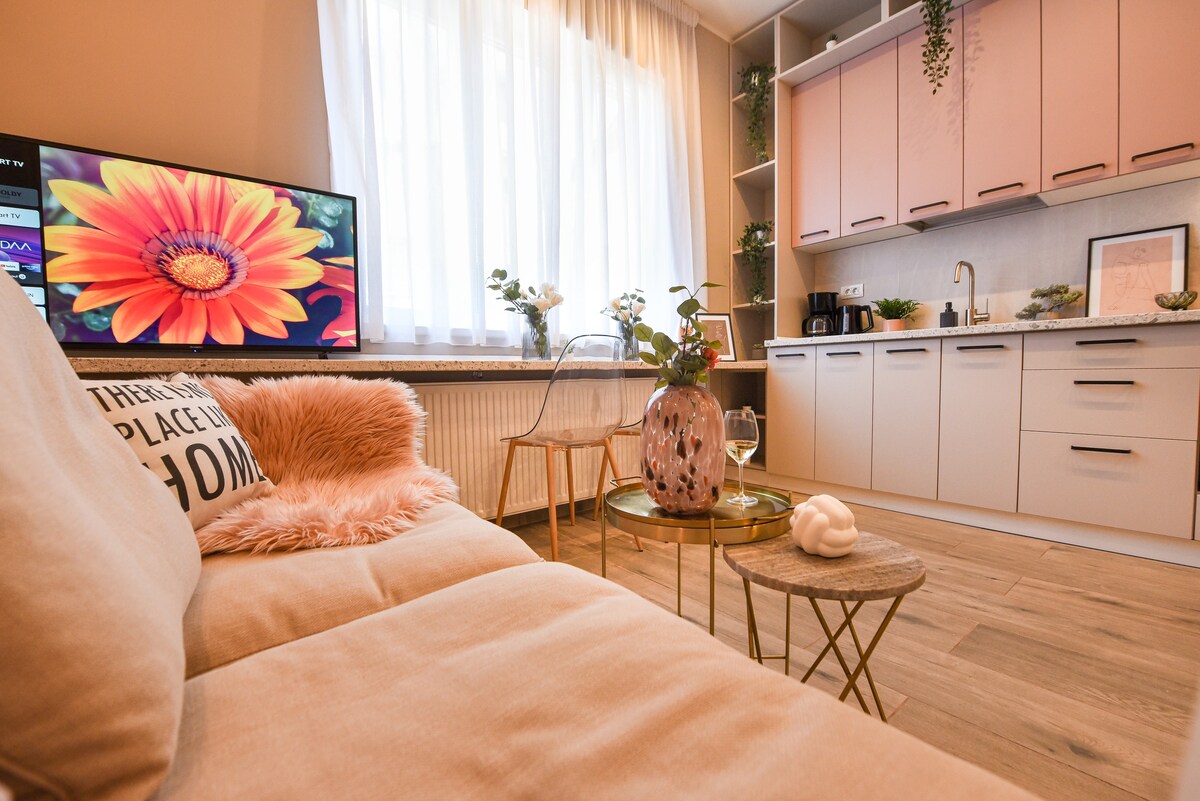 SWEET BLOSSOM | Lovely 1BR Apt in the City Center