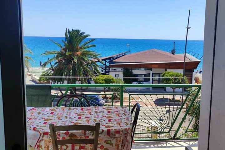 B&B Eugenia's apartment front the beach