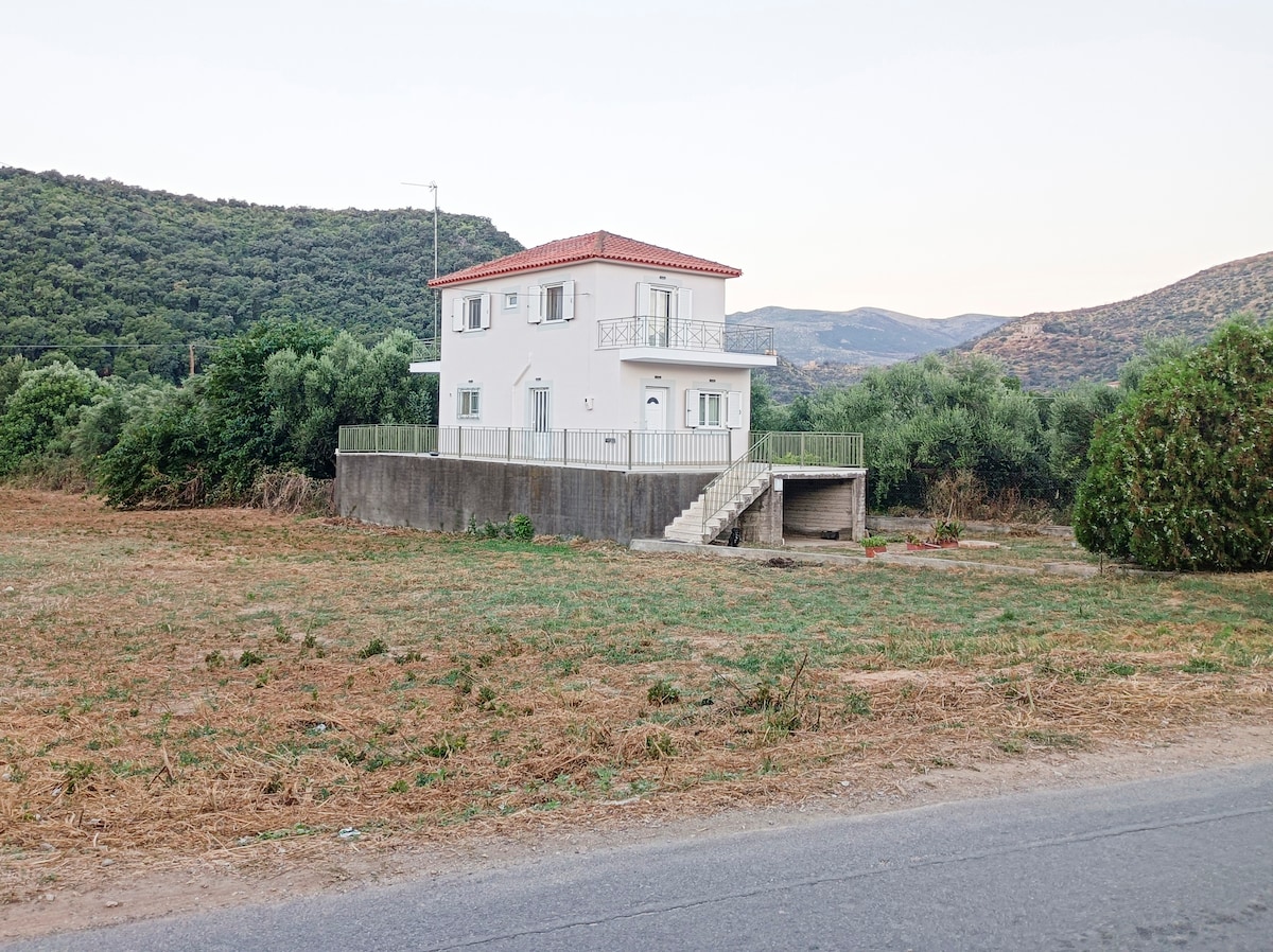 Zoi 's Hóuse.Vacation Home ，位于马尼，靠近Vathi海滩