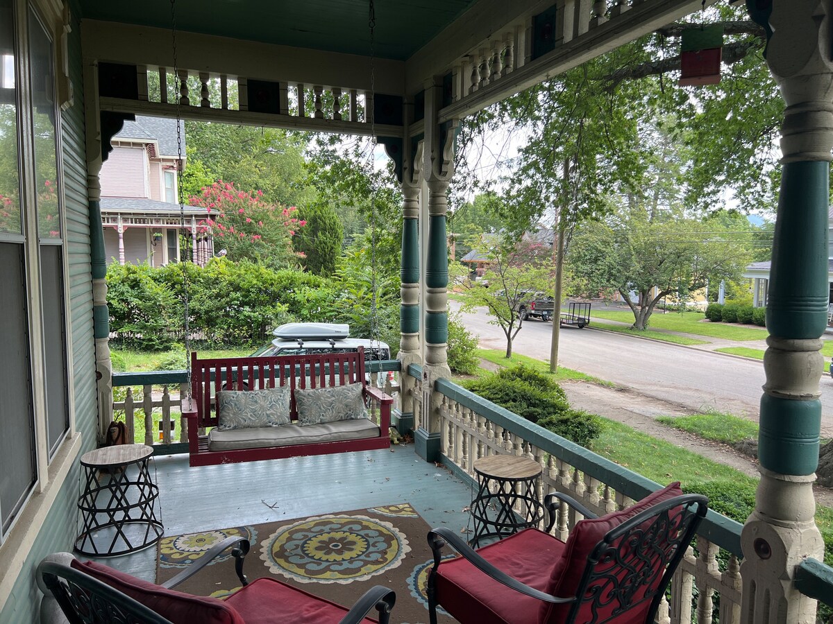 Historical Victorian Mountain View Suite