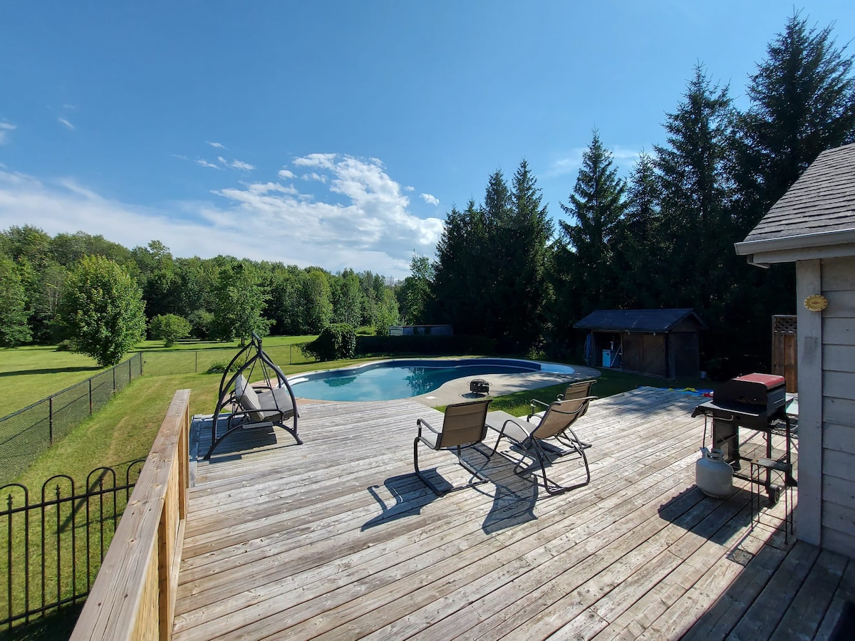 Amazing Pool at 4BR/3WR Cottage + Close By Beaches