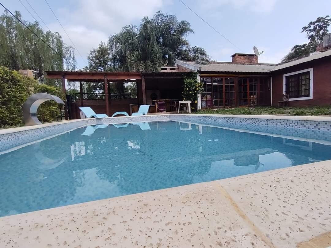 Los Portis Alojamento。带泳池的房子。