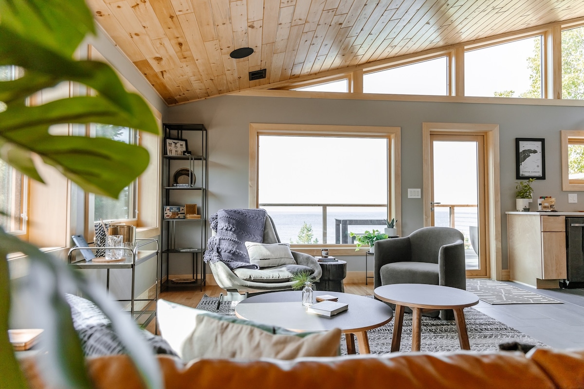 Fresh Coast Cabins: Aurora Major Luxury Suite