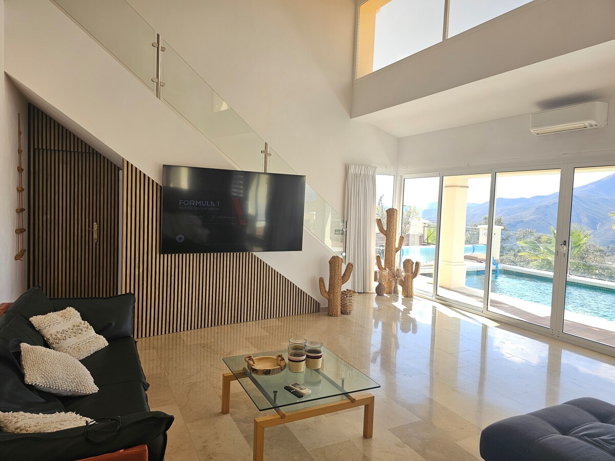 luxe Villa Paradise Malaga swimming pool 3bedrooms