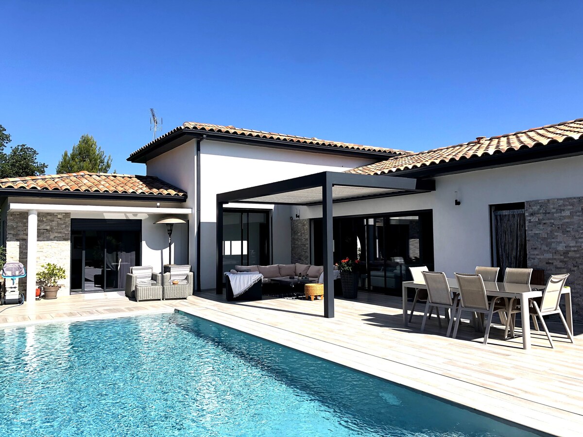 Villa moderne avec piscine