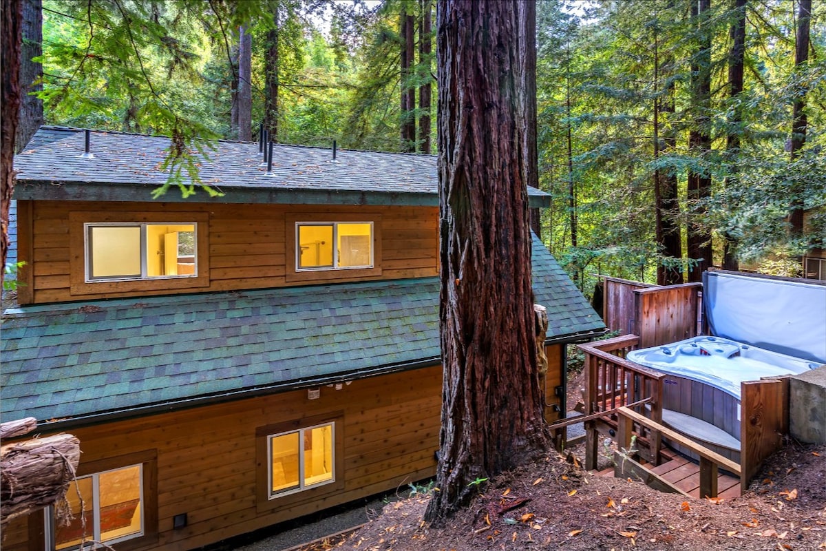 WoodChalet-5 STAR! Enchanted Redwood Cabin/HotTub