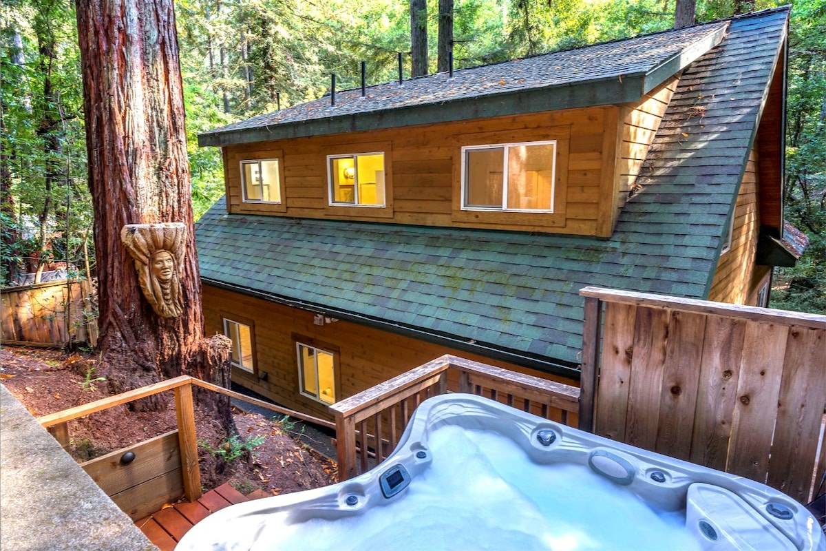 WoodChalet-5 STAR! Enchanted Redwood Cabin/HotTub