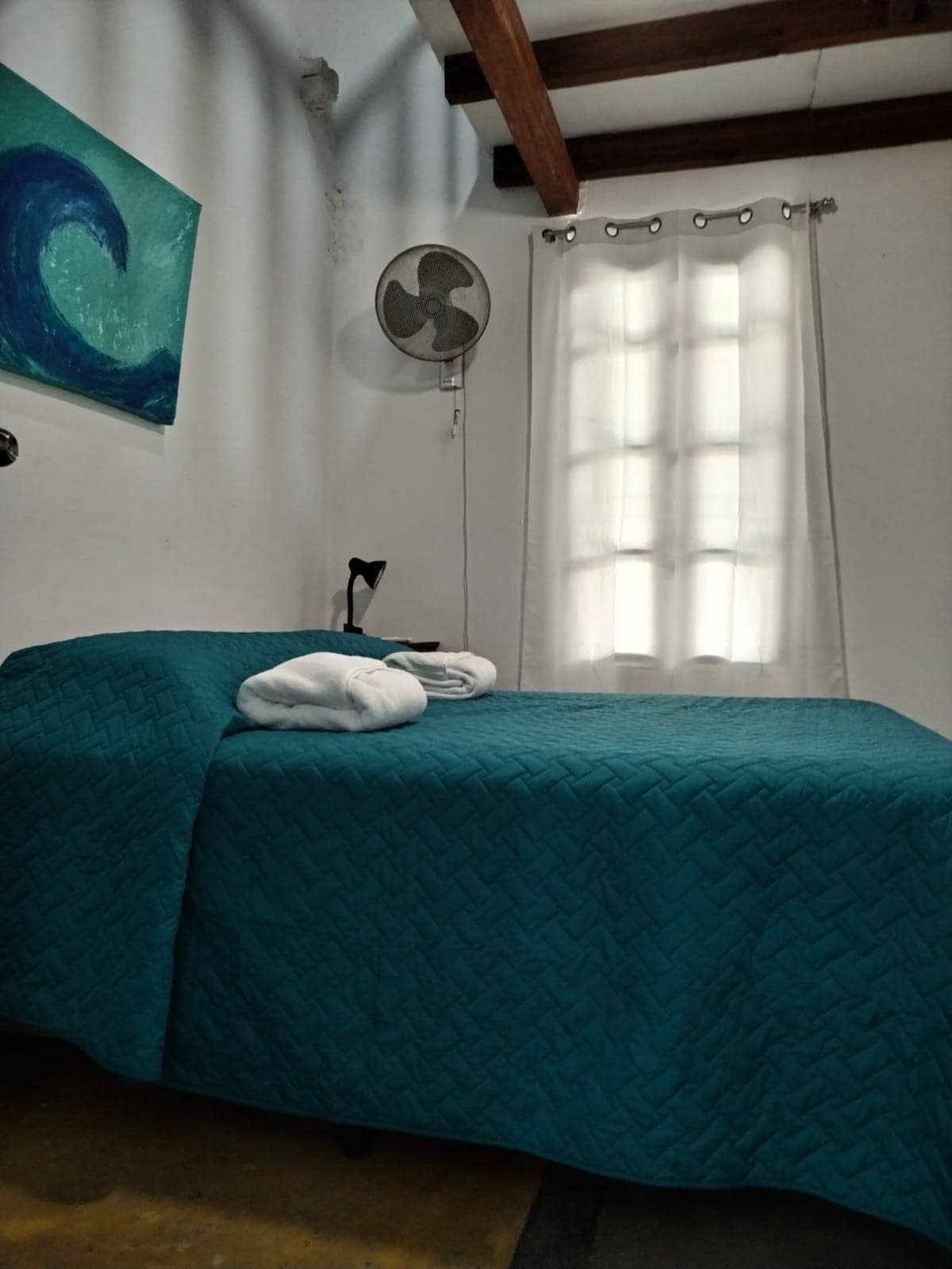 Punta Roca Surf City。 房间配有空调和浴缸。