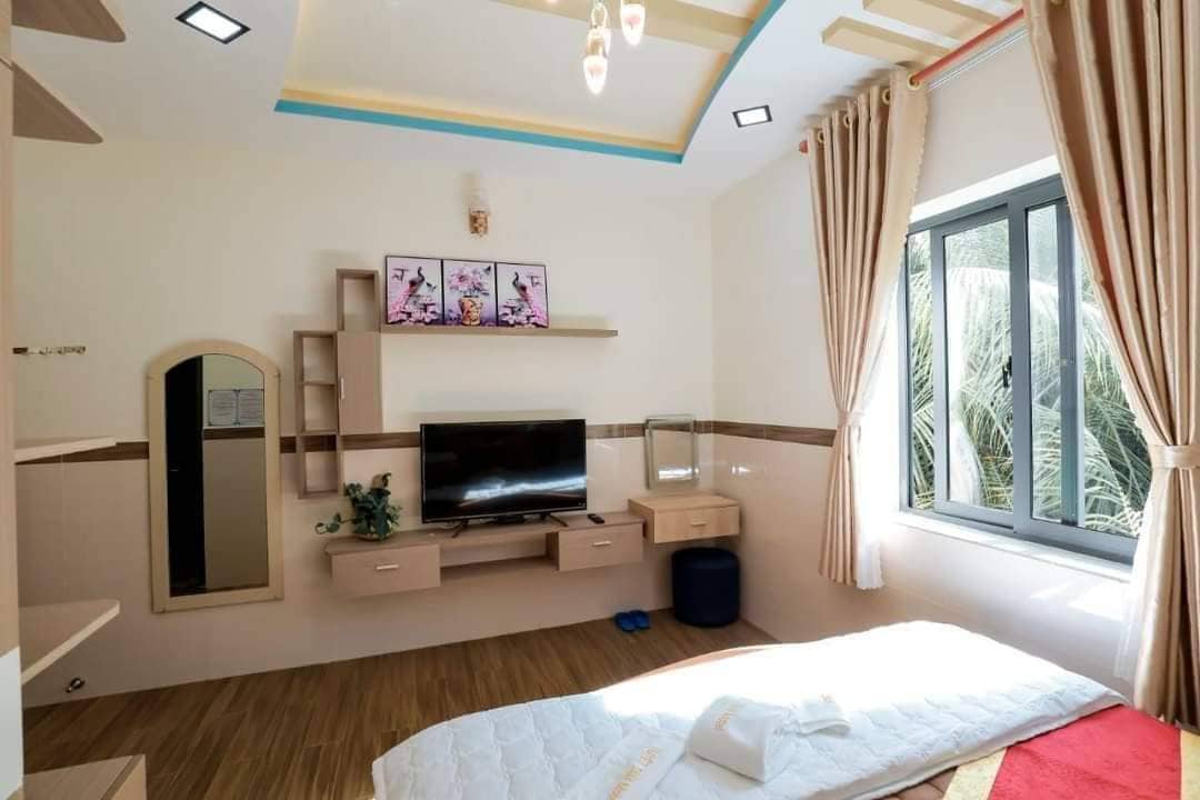 Double bed room at Tuyết Tám Con Dao motel