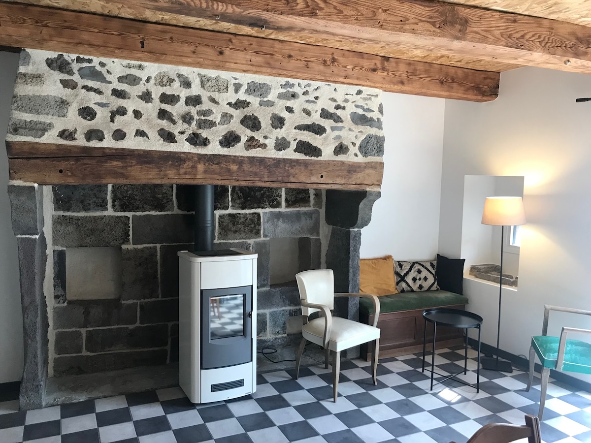 River cottage, Sancy-Volcans, 4-6人