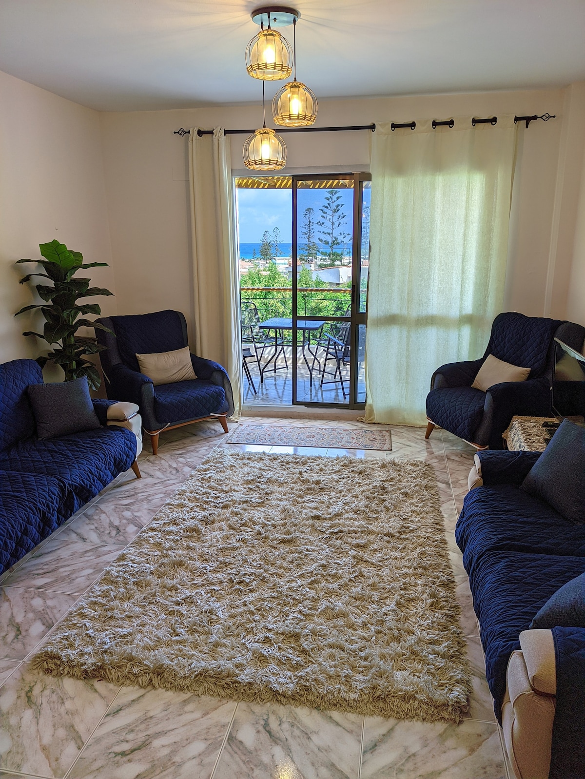 AirConditioned 3 bedroom apartment with a sea view