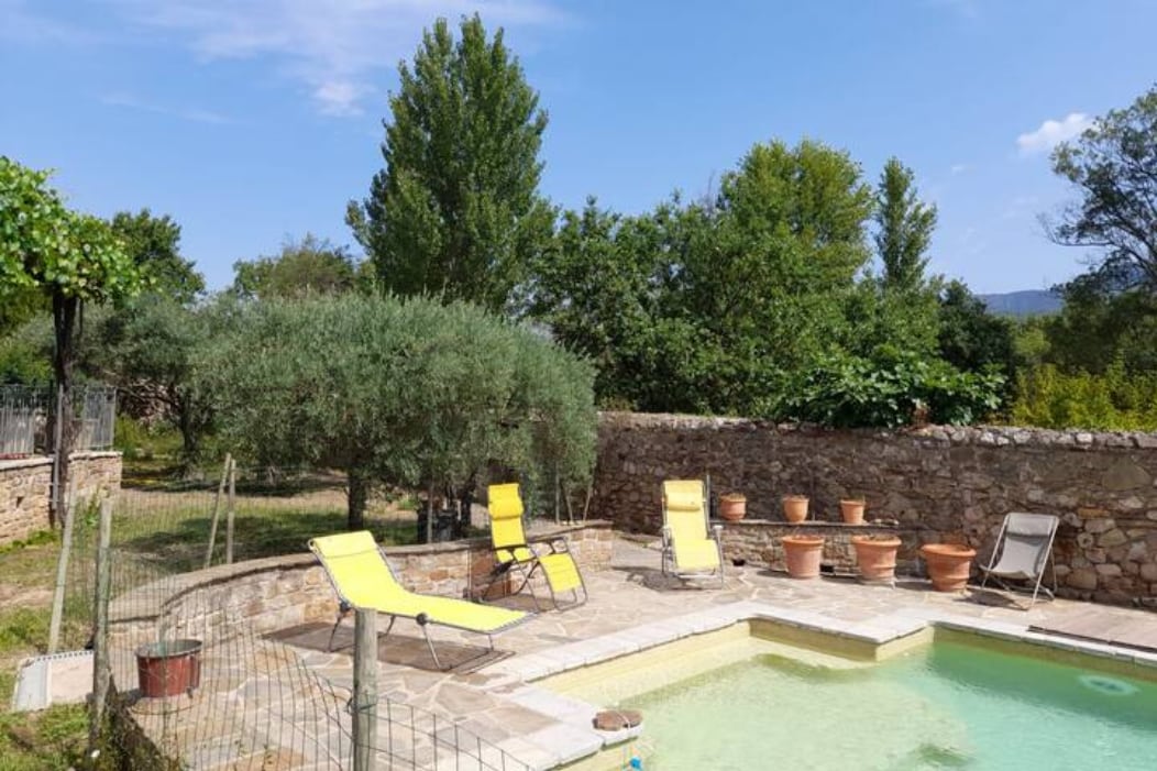 logement avec piscine 2/4 pers