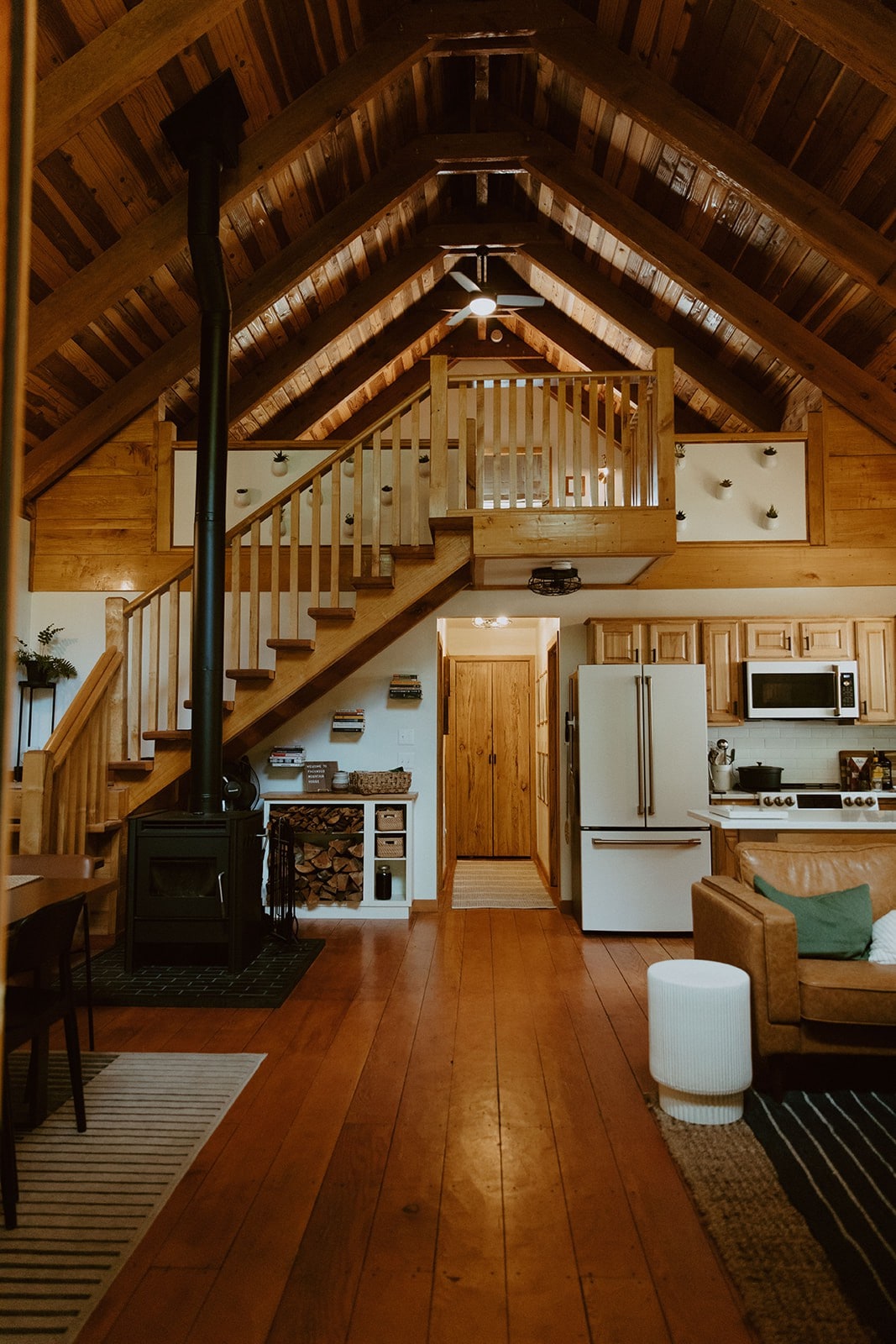 Charming, dog-friendly cabin with cedar hot tub