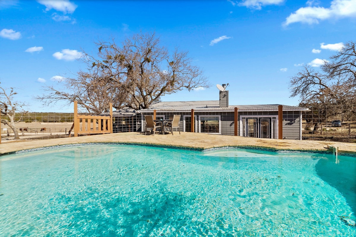 Hestia: Private Oasis, Pool, 100 Acre Ranch!