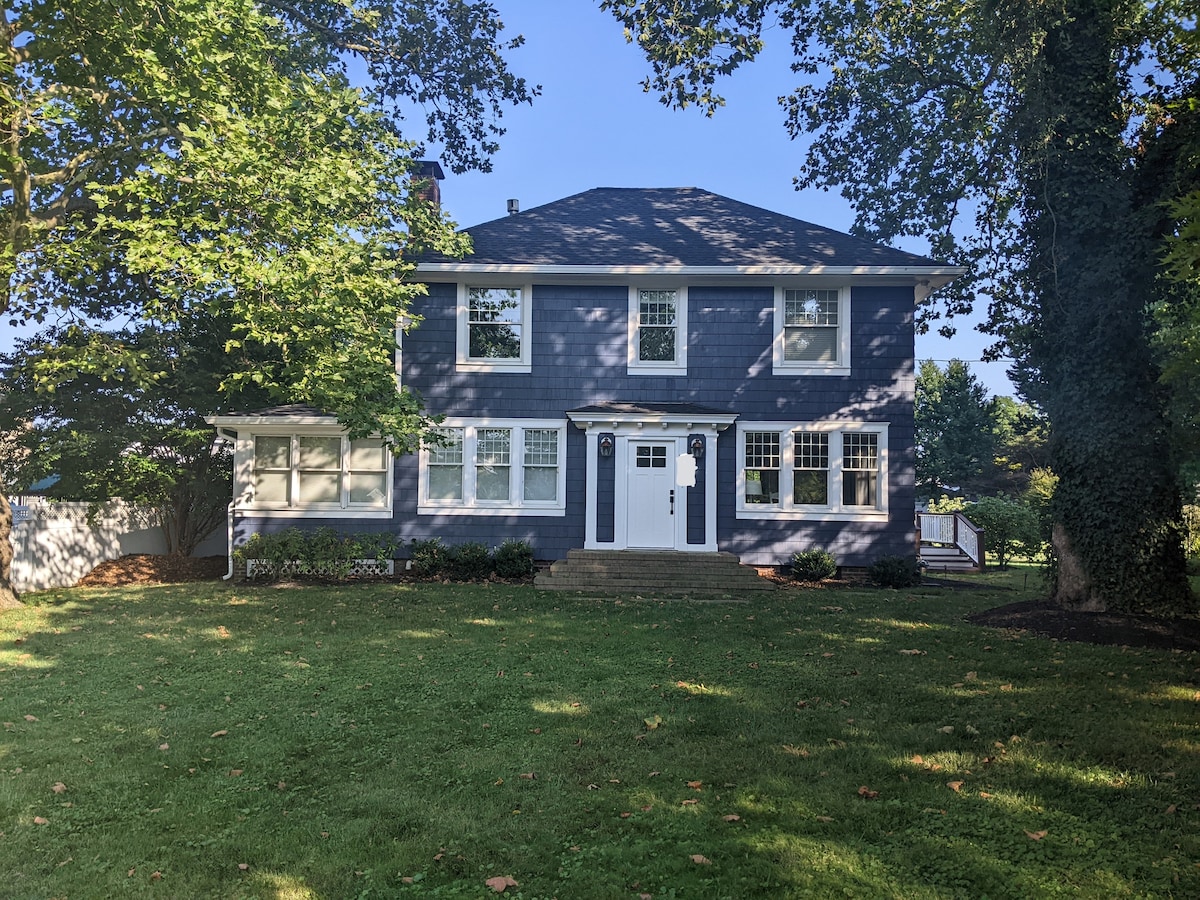 Beautiful 1906 Oceanport home, minutes to beaches