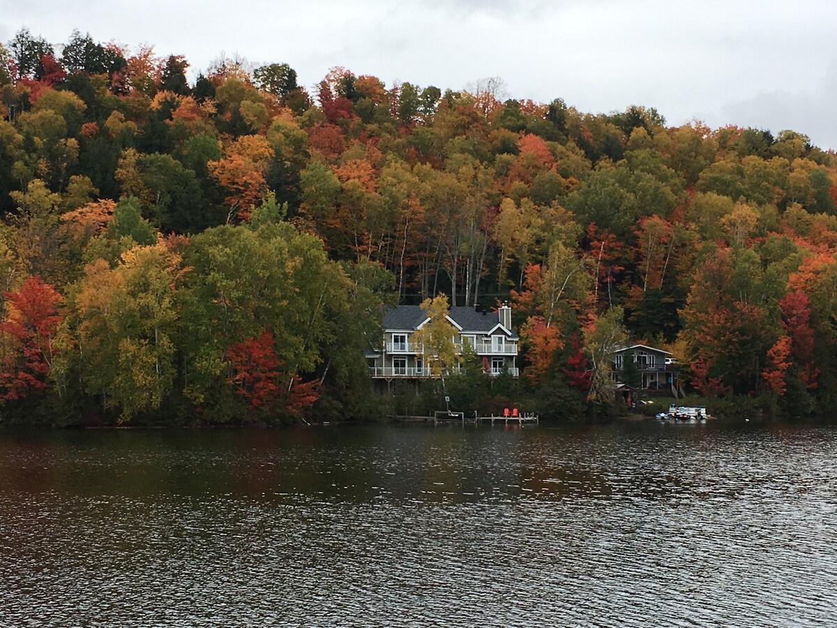 Spacious lakeshore home 15 minutes from Tremblant