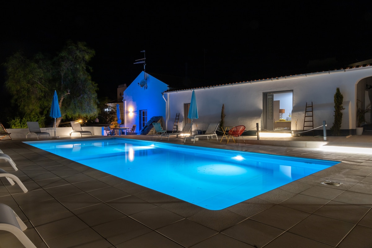 5* Luxury Villa & Barn 10-65 + Wow Factor