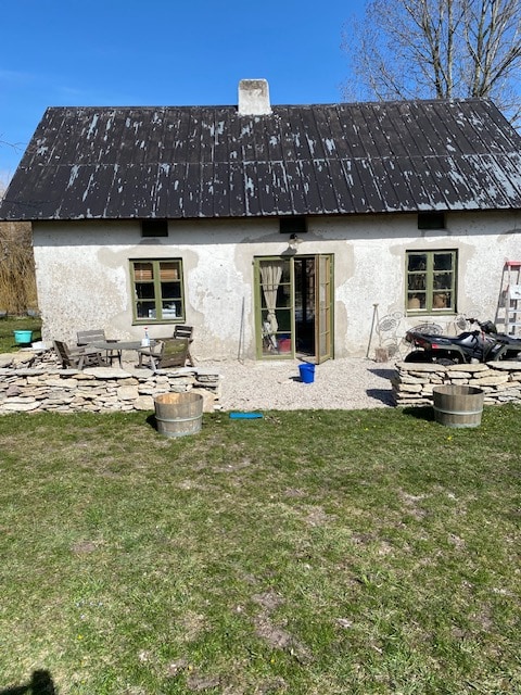 Lilla limestone house in Lau (Ljugarn)