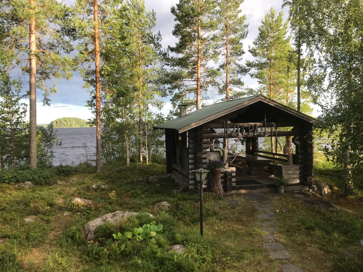 Traditional lakeside cottage, sauna & outside BBQ
