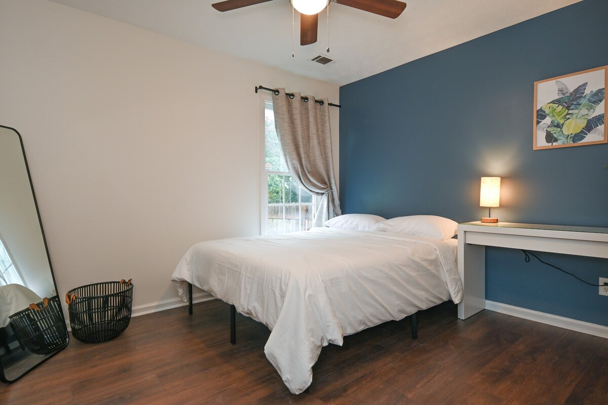 Adorable 4-Bedroom | 1 Mile From UGA/Downtown