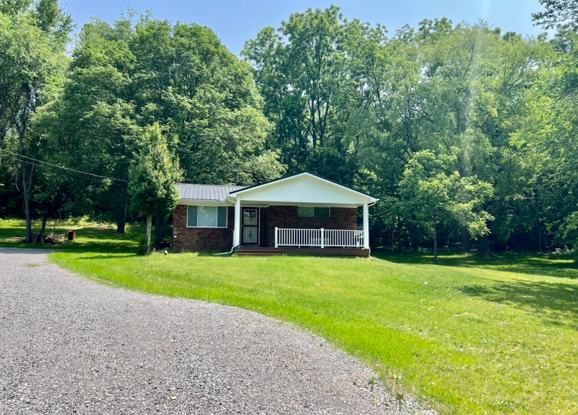 Cheerful 2 bedroom Cottage in Amish Country!