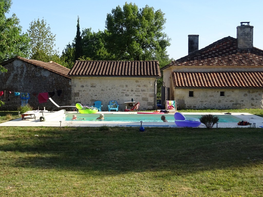 Relaxation in Dordogne, cosy house with pool