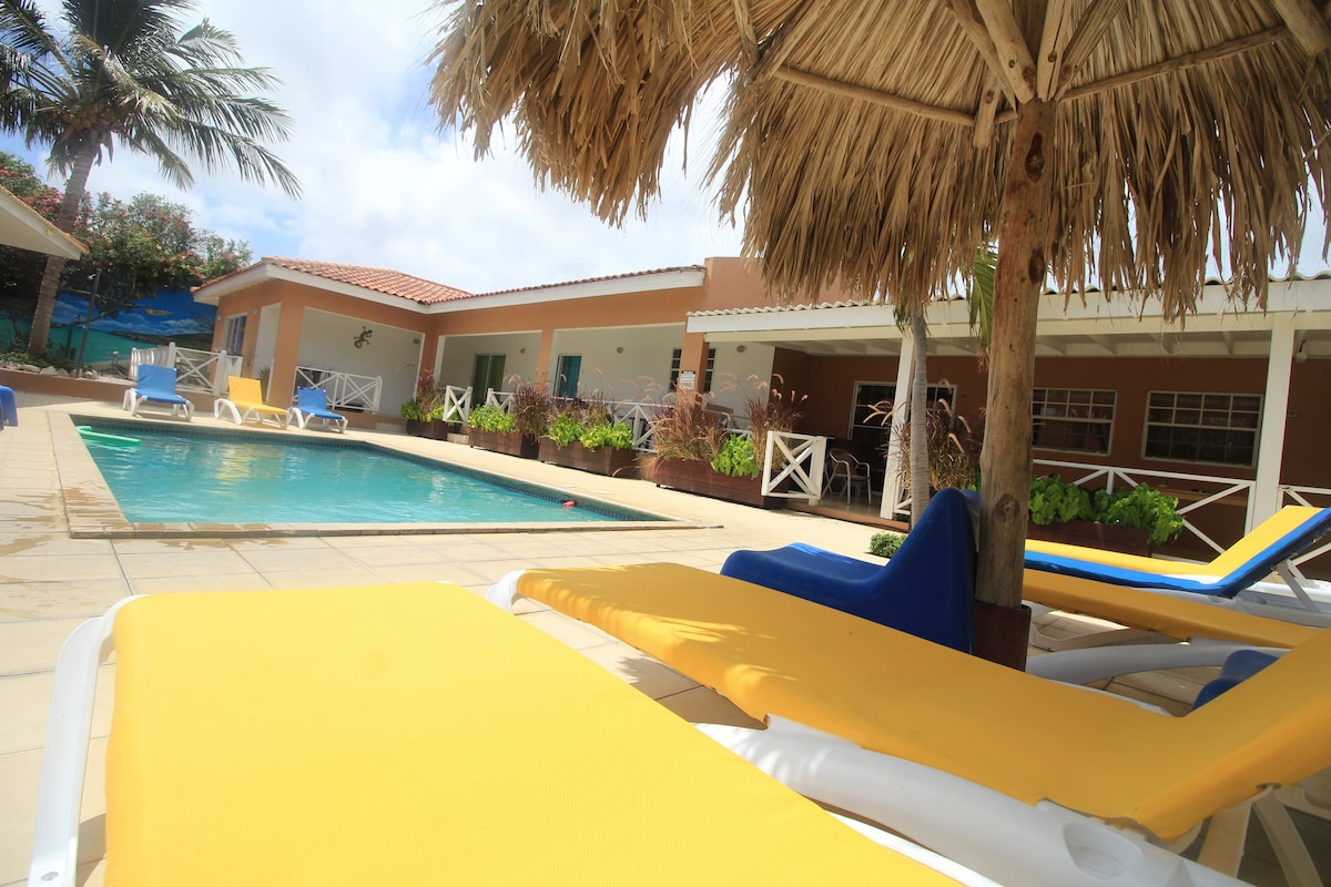 Casa Tropics op resort met zwembad