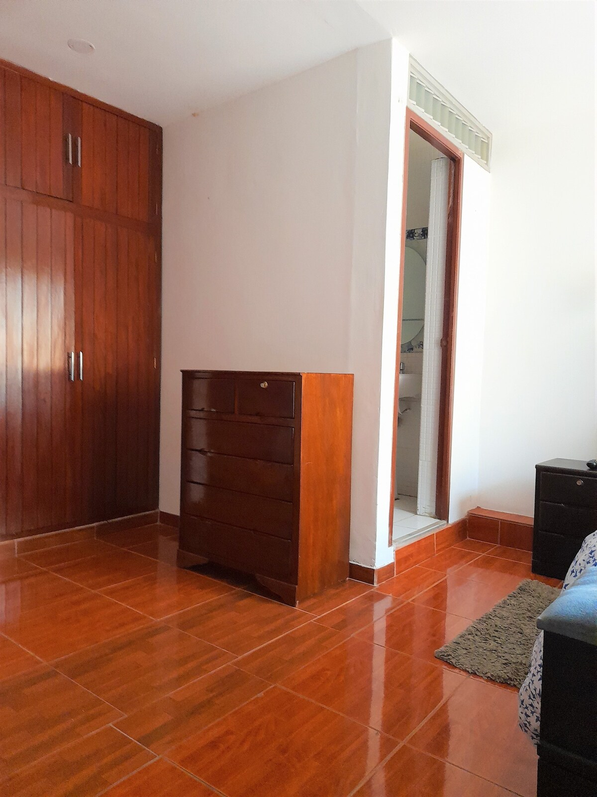 Amplia Habitación Amoblada P/Ejecutivo (a)