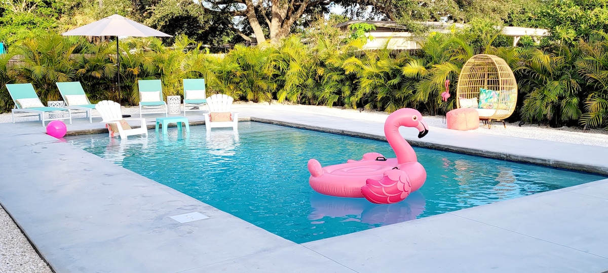 粉红火烈鸟中世纪温水泳池天堂