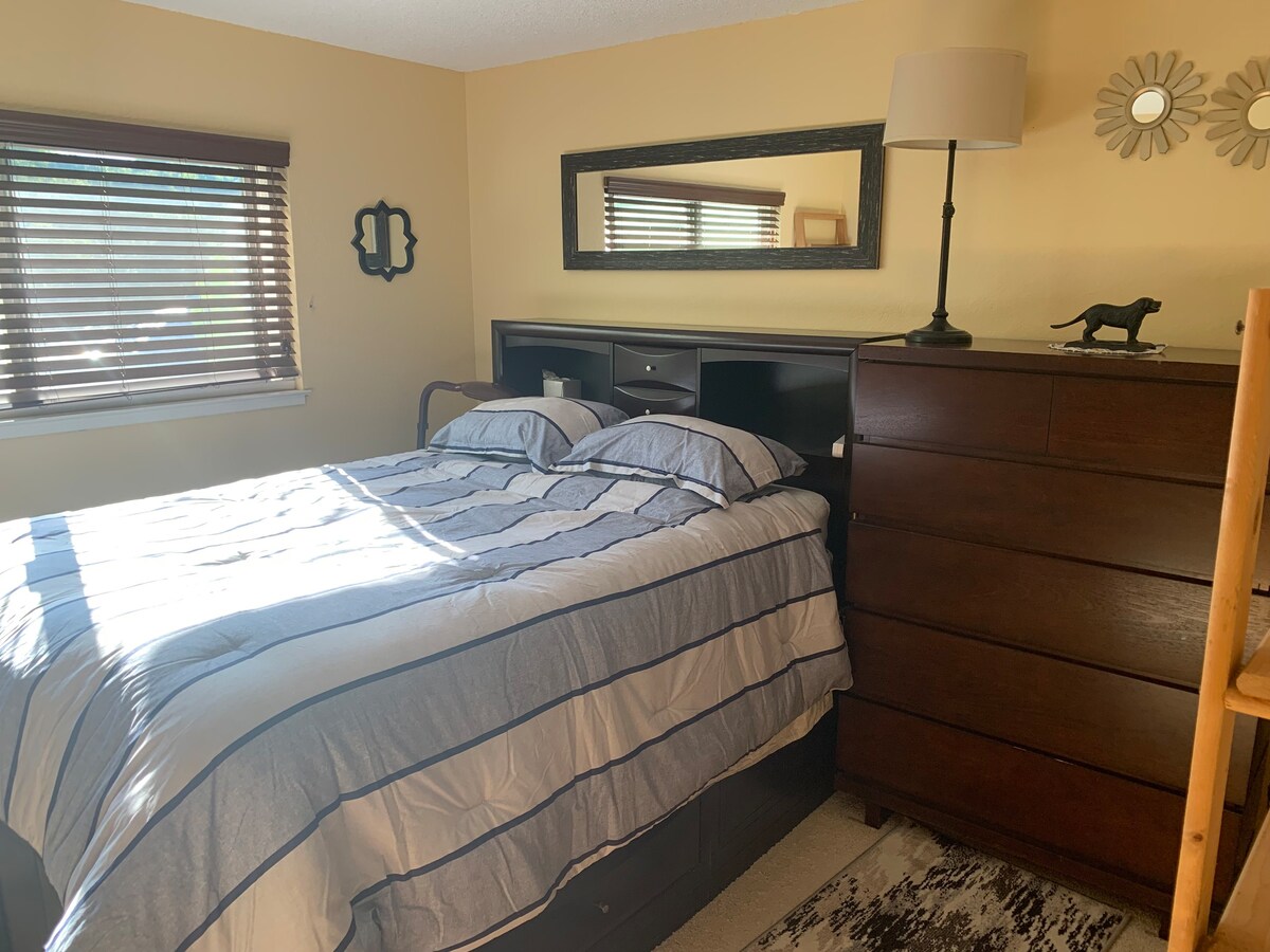 Furnished quiet one bedroom with shared bathroom