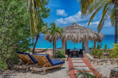 Exceptional Oceanfront Villa