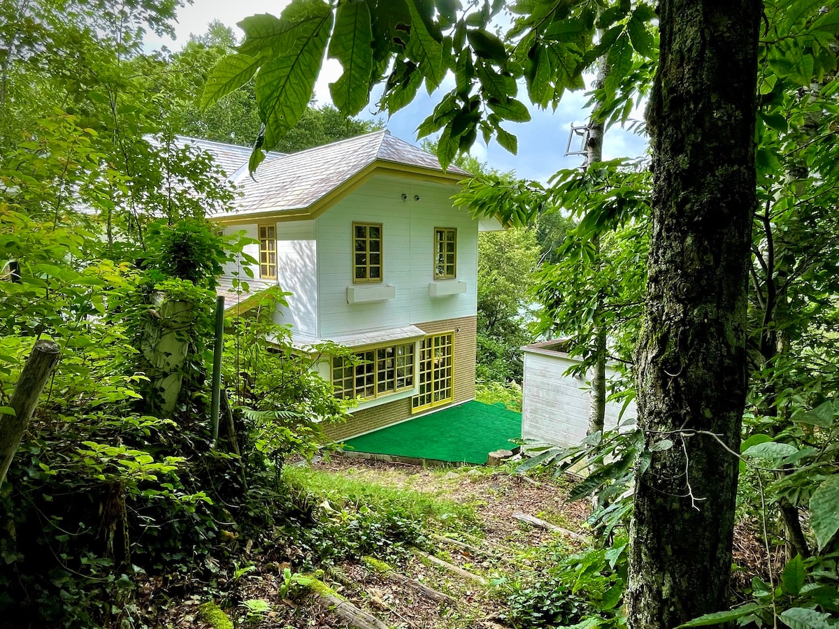 大型出租别墅，可欣赏铃兰高原（ Suzuran Kogen ）的美景，连续住宿和其他折扣。整栋大楼最多可出租26张床