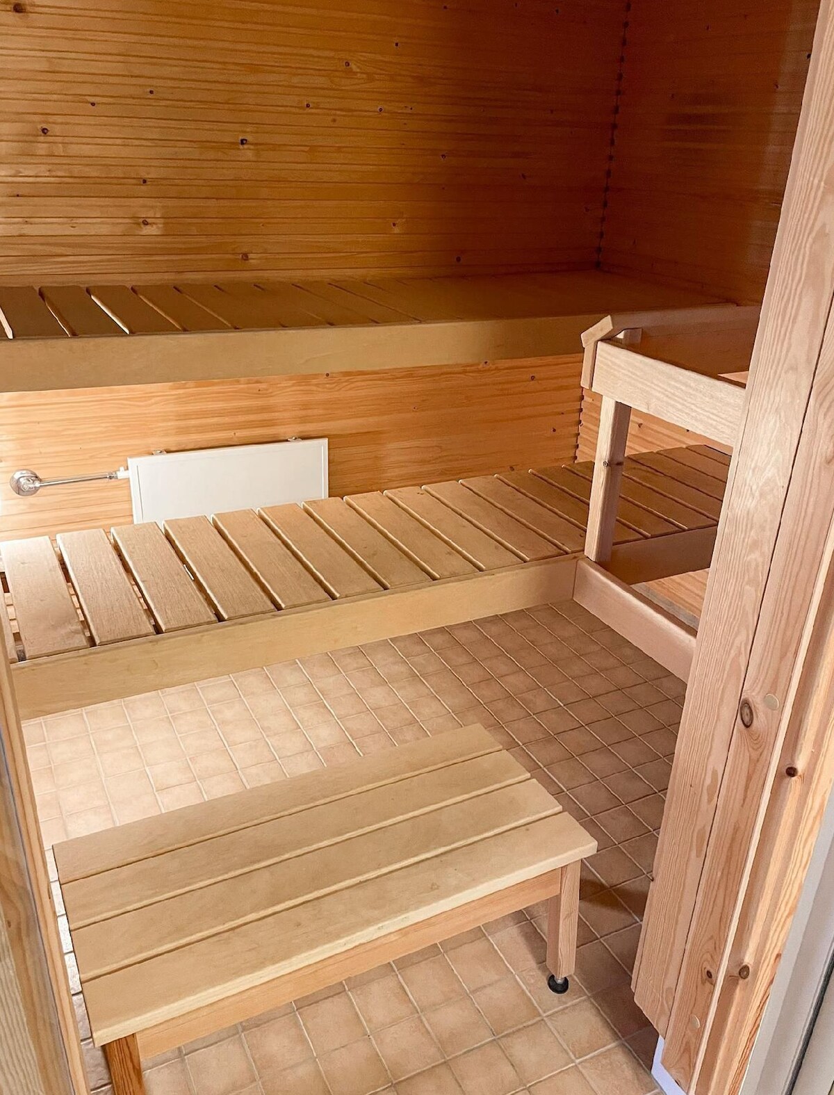 Clean & Cozy Sauna Apt. near Mall and Metro