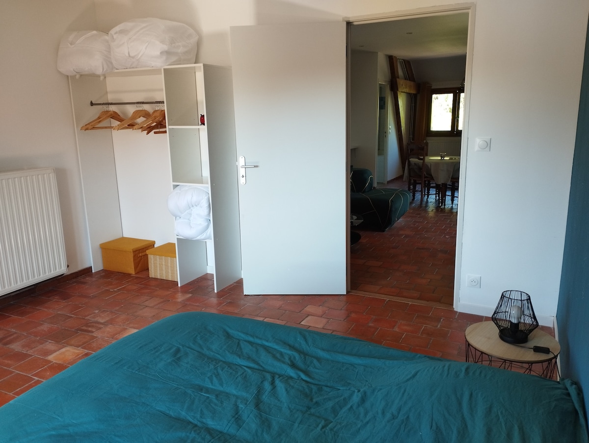 Appartement dans village calme à 5 min des lacs