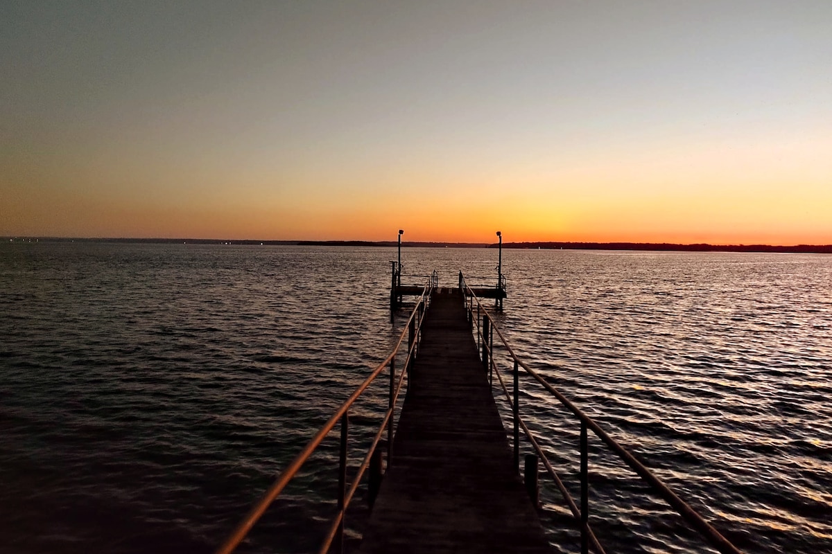 LaRue's Lakeview Cottage