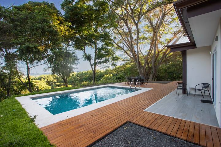 UNIQUE 2 BEDROOM HOUSE WITH POOL & OCEAN VIEW-NEW!