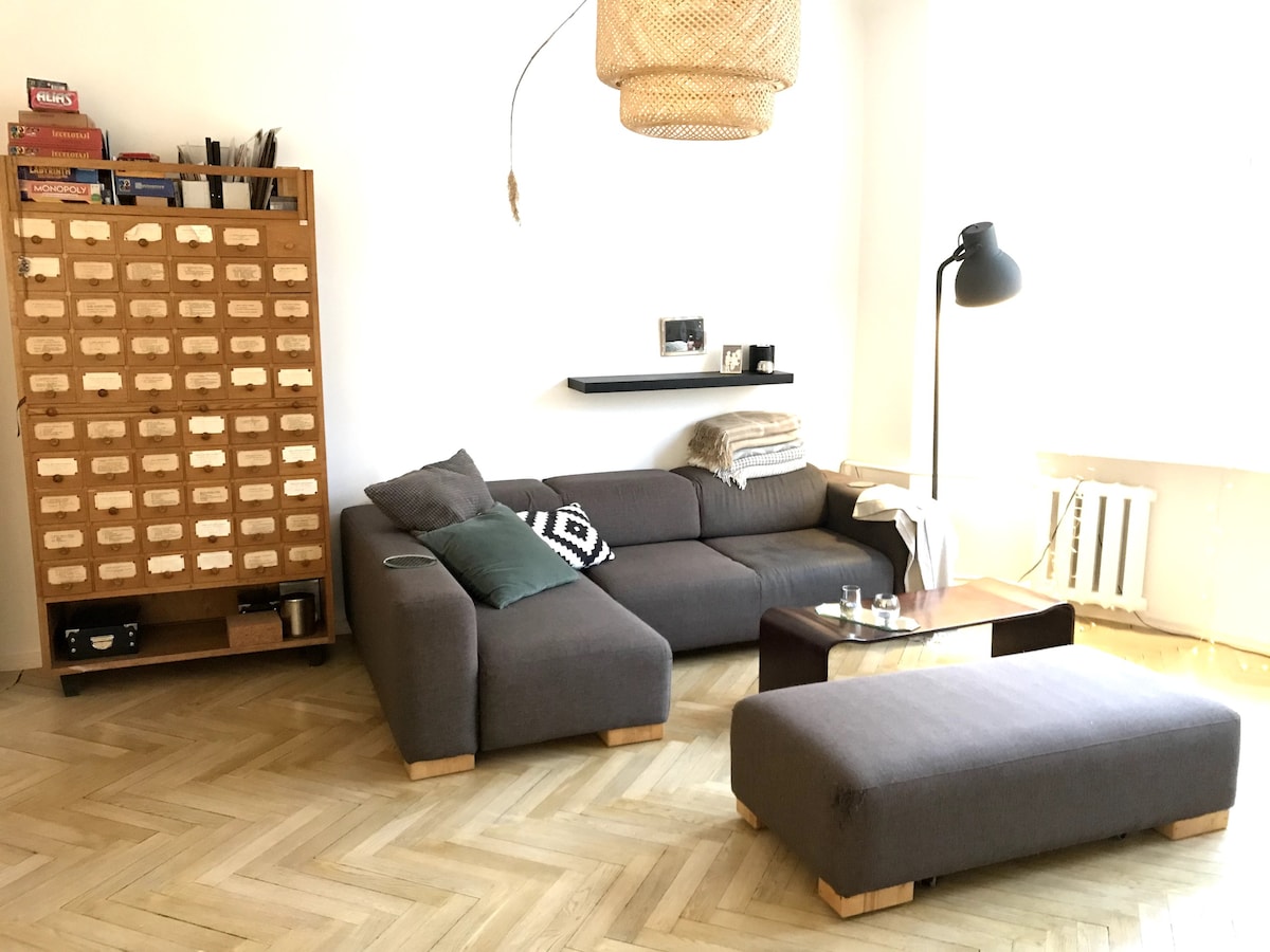 Spacious 2bdr + living room apartment