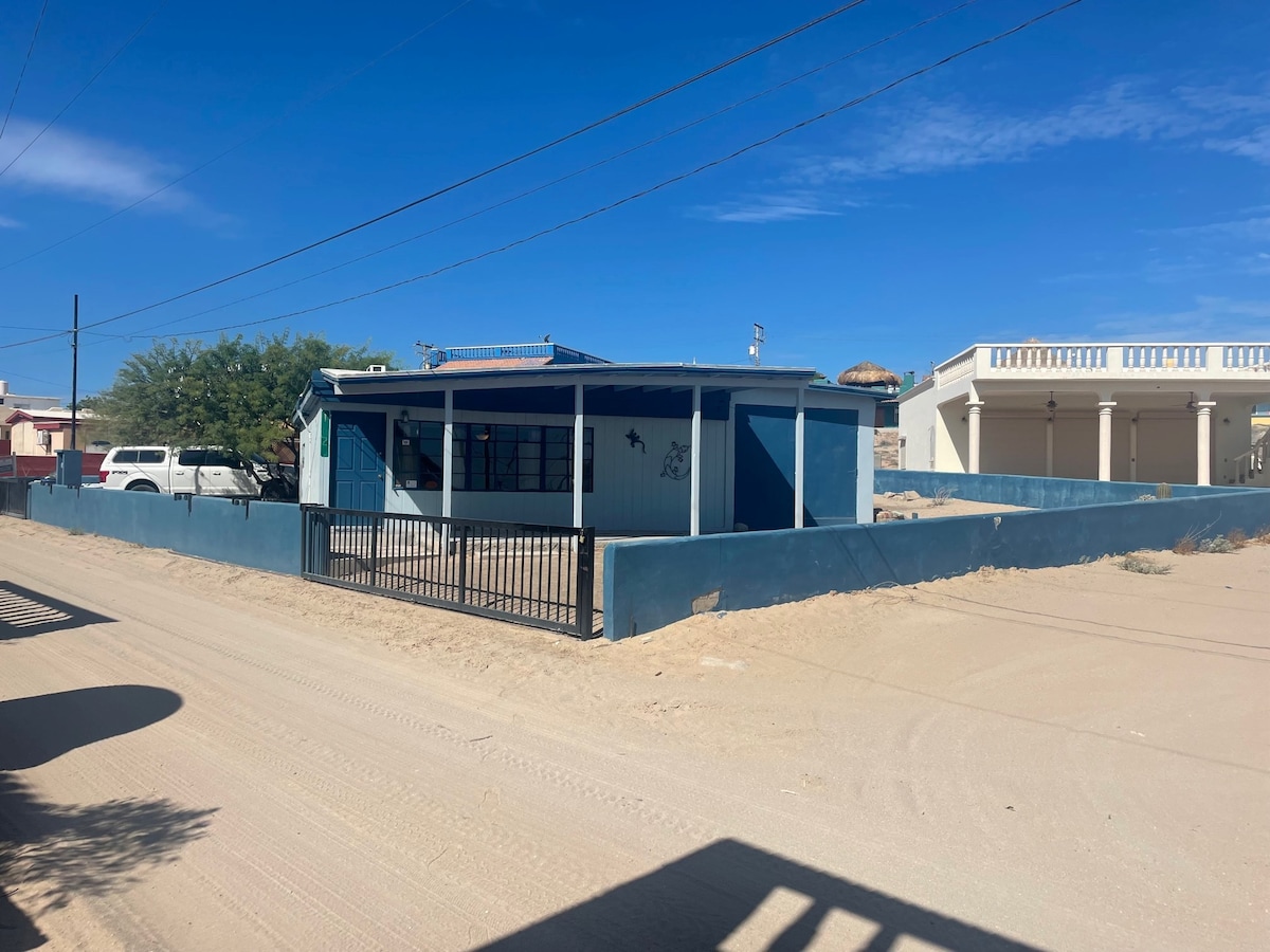 Cheerful Cholla Bay cottage steps from beach!