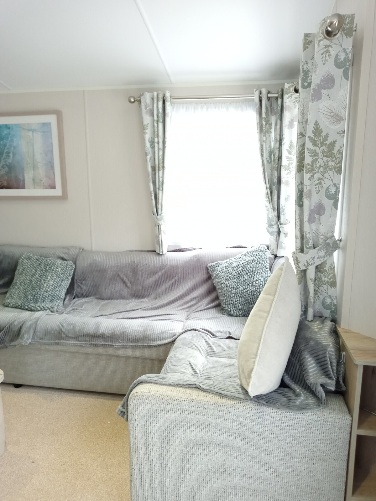 Delightful 2 bedroom caravan at Pendine Sands