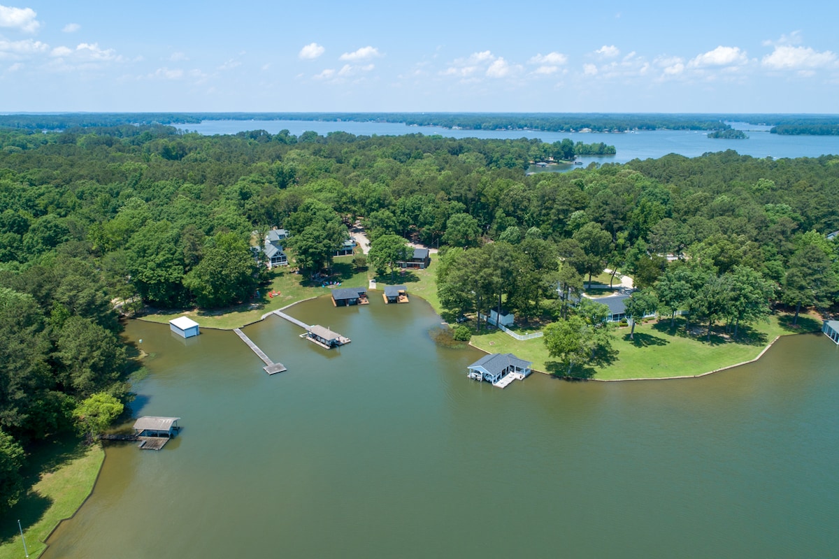 Knee Deep:Flat yard, large dock w/onsite boat ramp