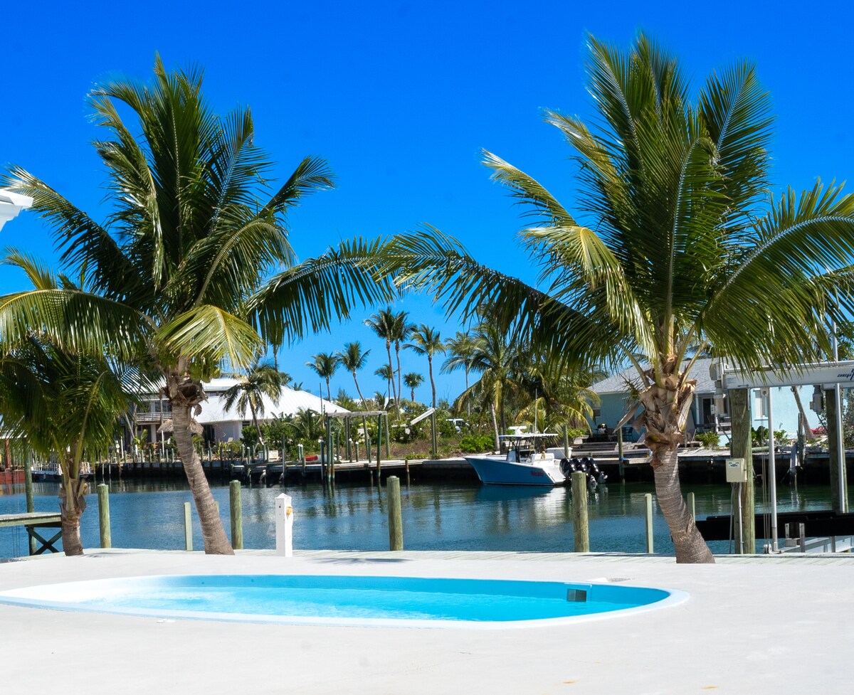 Waterfront home with pool in Treasure Cay