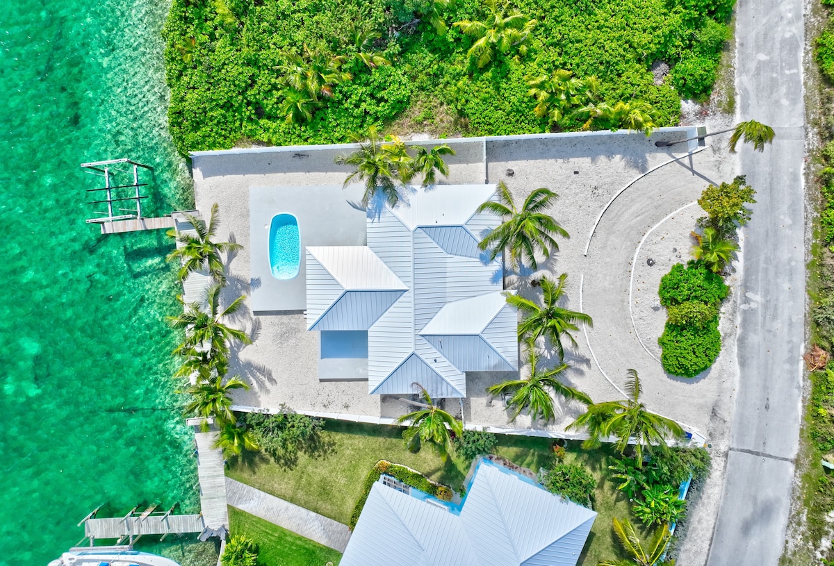 Waterfront home with pool in Treasure Cay