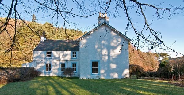 Comfortable Family Farmhouse by St Mary's Loch