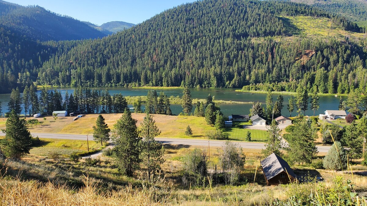 Eagle's Roost- Log cabin with Kootenai River views