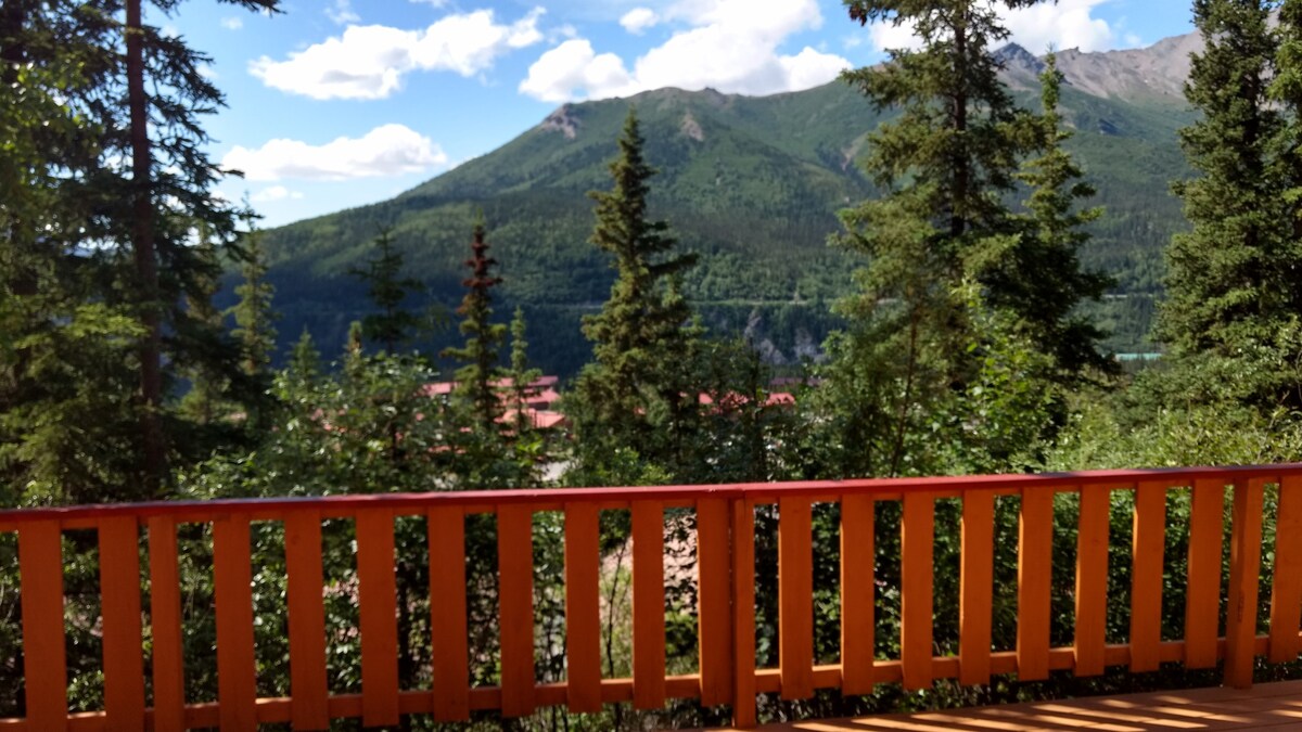 Denali Private Cabin Double Bed Sugarloaf Mountain