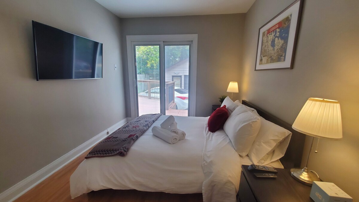 Comfy & clean private bedroom mins to subway