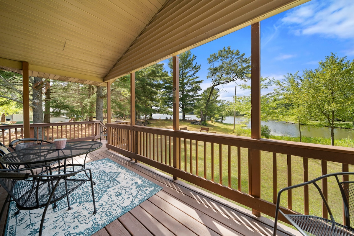 Cozy Lake Alice Cottage Next to Trails & WI River!