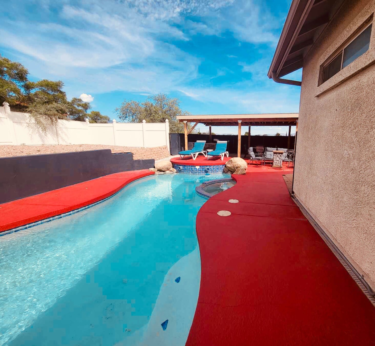山顶泳池房源，可欣赏塞多纳（ Sedona ）的美景！
