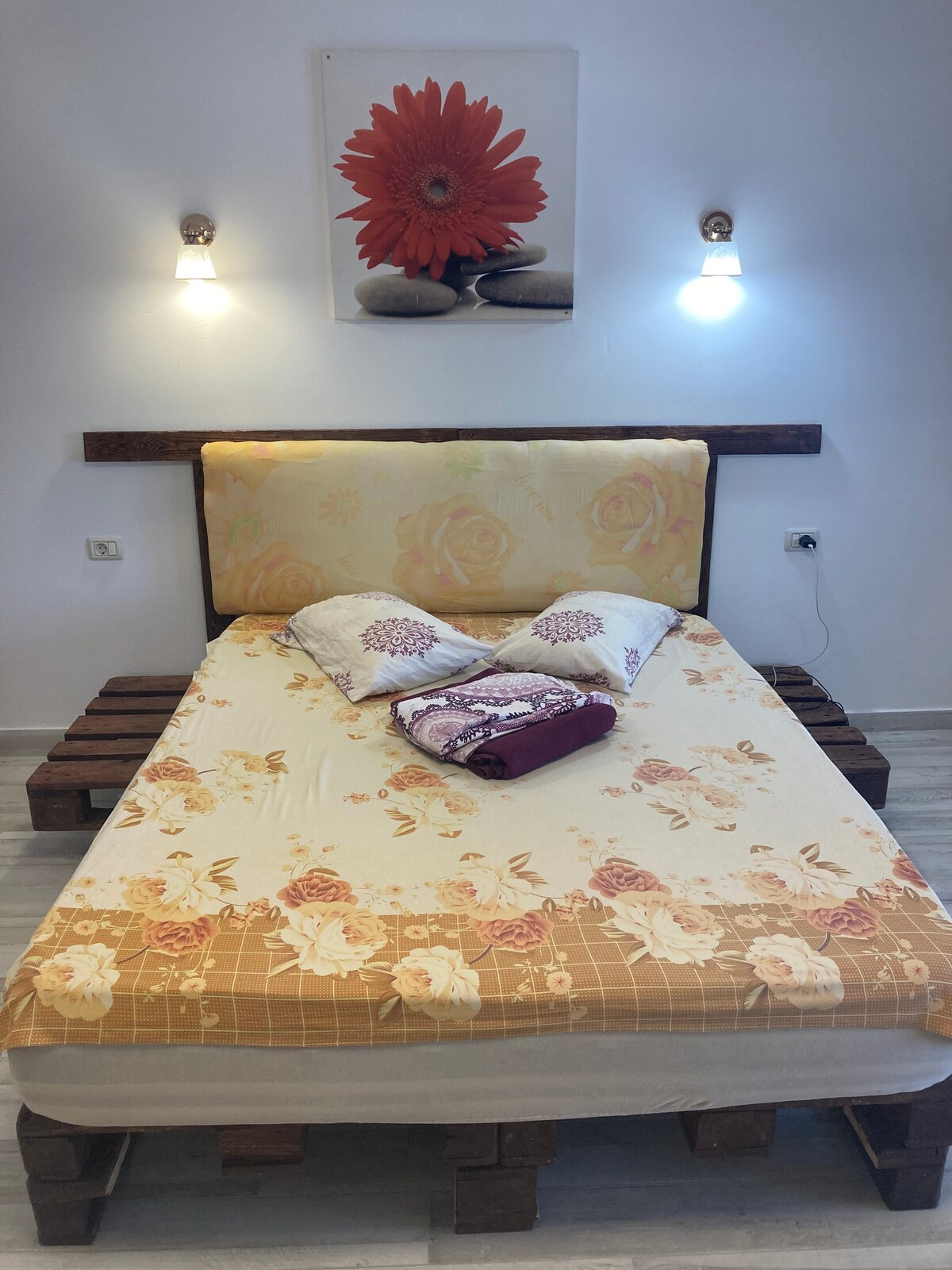 One bedroom/bathroom/patio at house in Mangalia